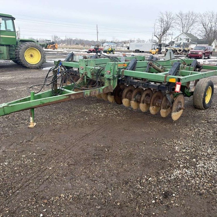 JOHN DEERE 714