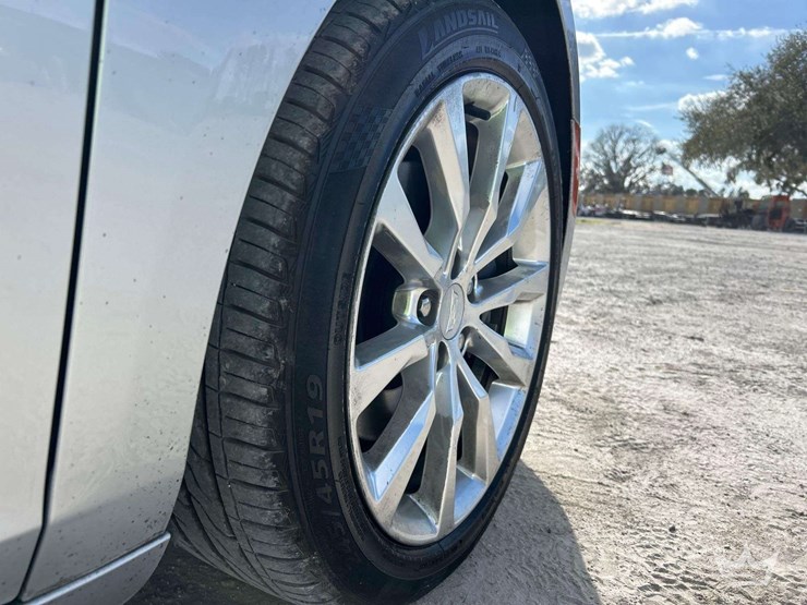 2016-cadillac-xts-sedan-image-28