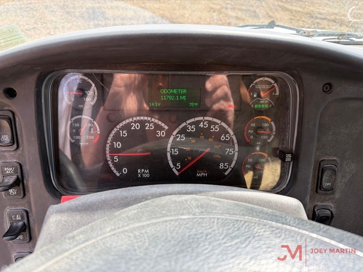 2018-freightlinerwater-truck-image-26