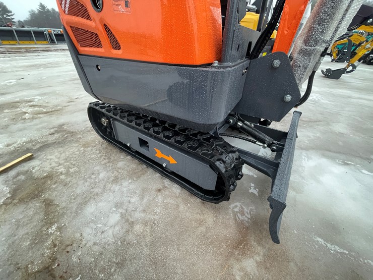 #5402-•-me18-mini-excavator-image-16