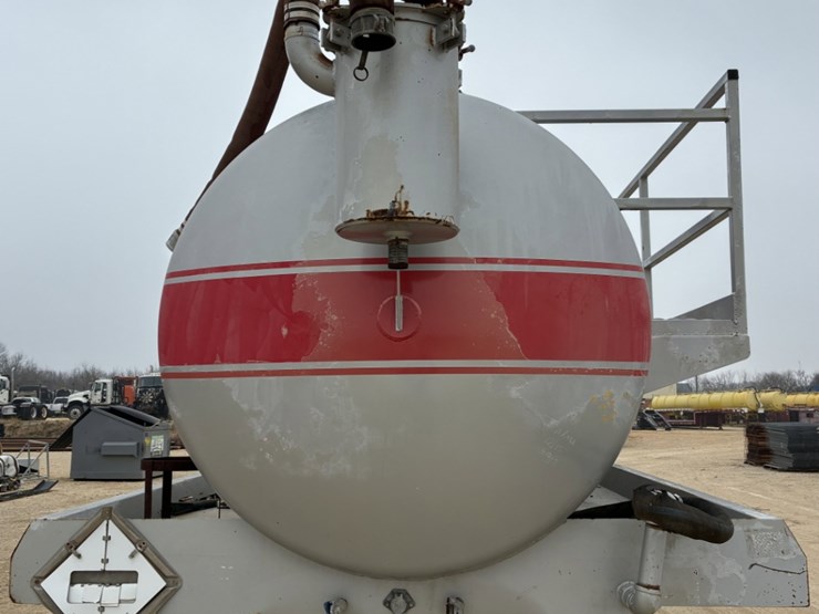 2012-proco-130bbl-vac-trailer-image-2