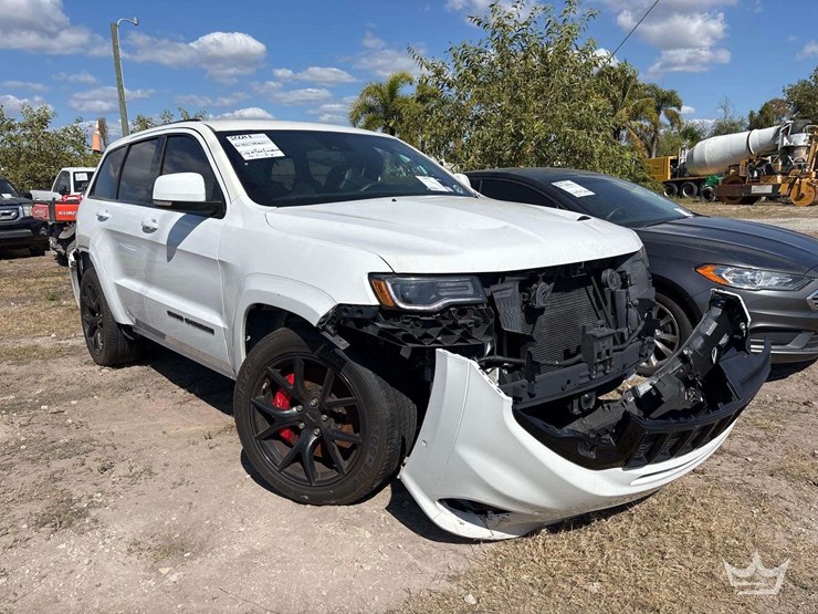 2011-jeep-grand-cherokee-laredo-image-2