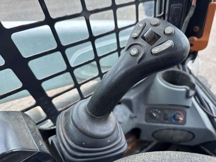 2019-bobcat-s550-image-18