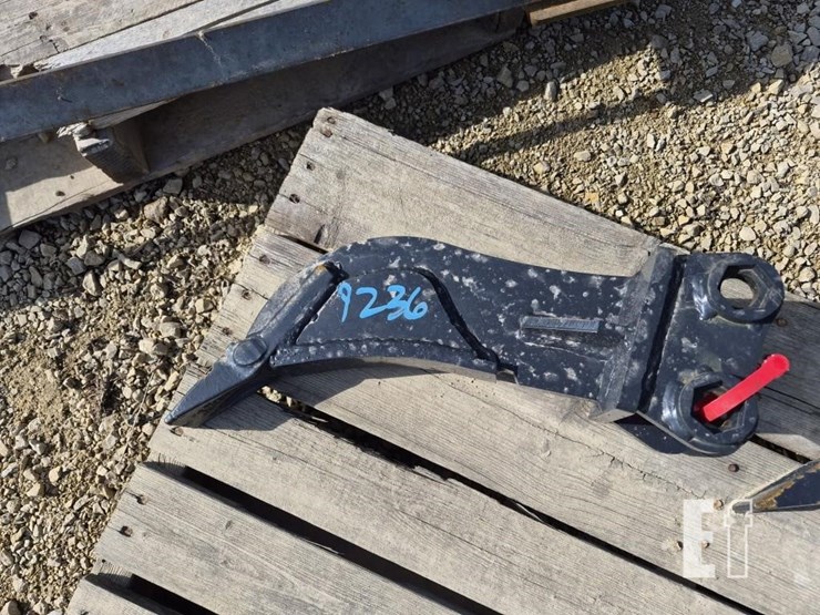 mini-excavator-frost-tooth/ripper-attachment-image-1