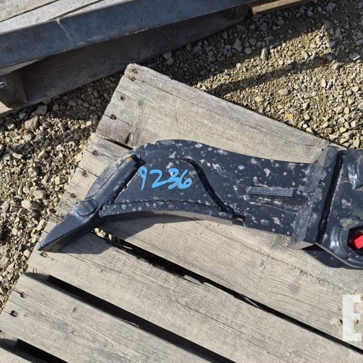 MINI EXCAVATOR FROST TOOTH/RIPPER ATTACHMENT