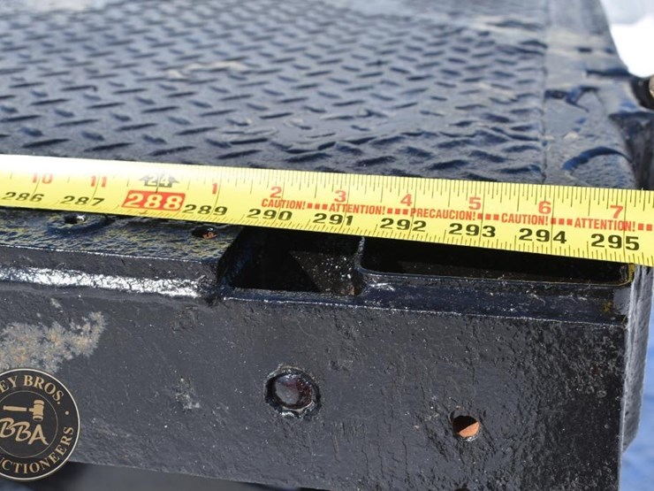 2012-peterbilt-348-image-14