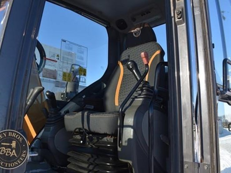 2022-case-cx75csr-image-43