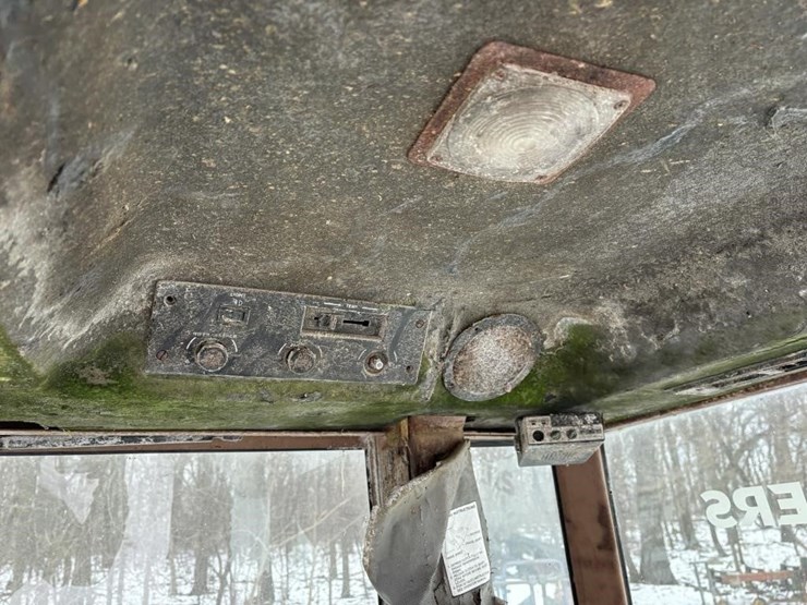 allis-chalmers-8030-tractor---off-site-image-12