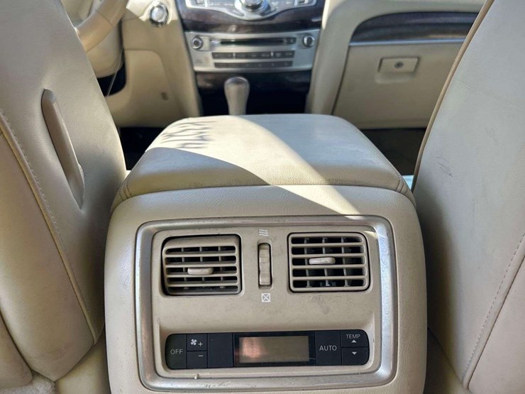 2013-infiniti-jx35-awd-suv-image-24