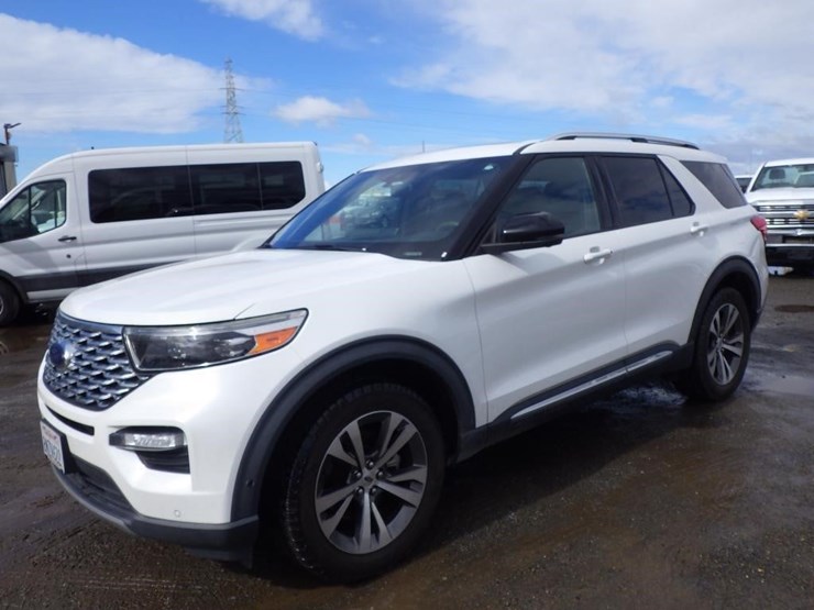2020-ford-explorer-image-1