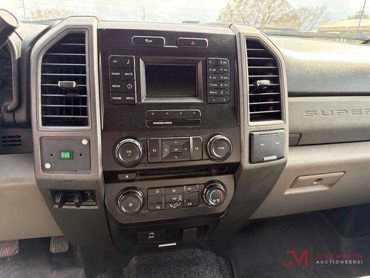 2017-ford-f350-xl-image-23