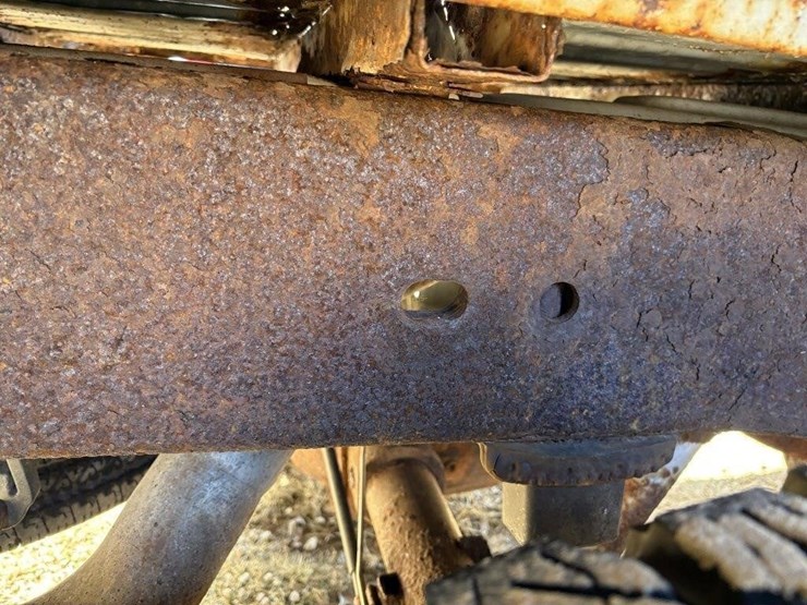 2004-chevrolet-silverado-truck-image-8