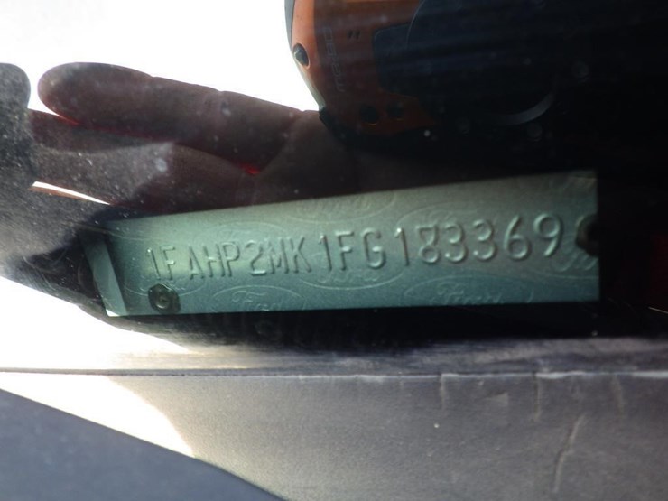 2015-ford-taurus-sedan-image-15