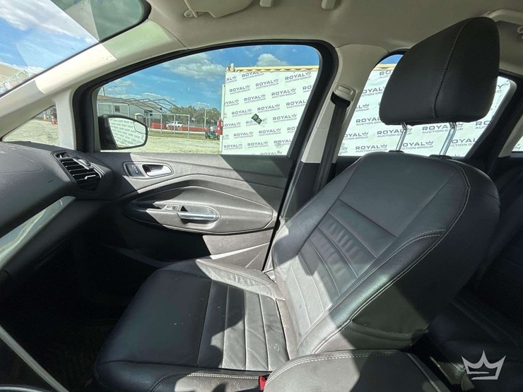 2015-ford-c-max-hatchback-image-15