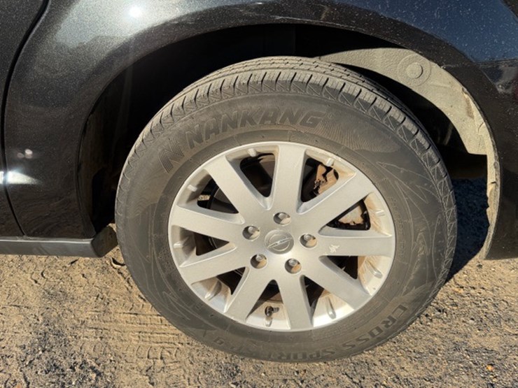 2014-chrysler-town-&-country-image-10