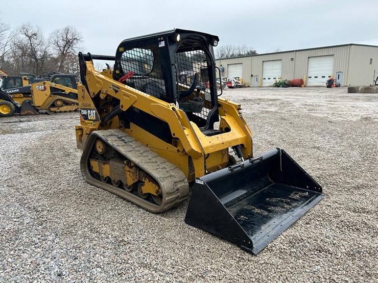 2015-caterpillar-259d-image-6