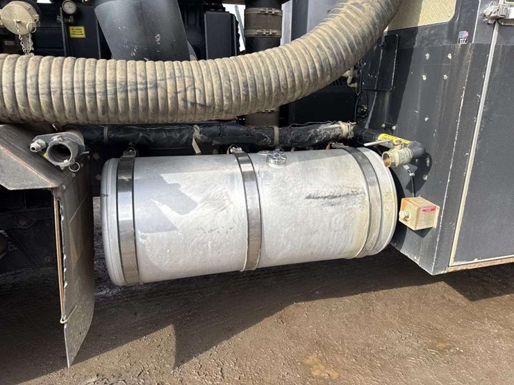 2016-caterpillar-ct660-image-22