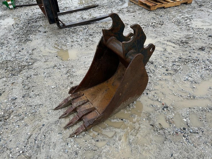 18”-excavator-bucket-for-kubota-image-2