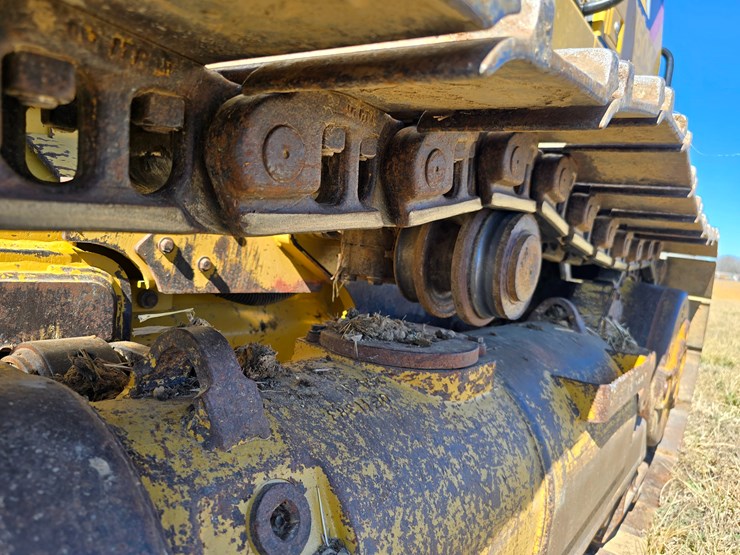 2015-caterpillar-953d-image-46