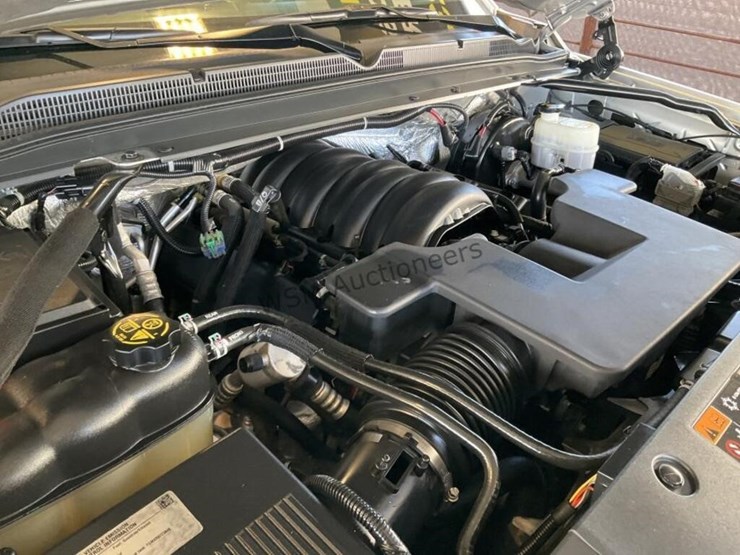 2015-chevrolet-tahoe-image-12