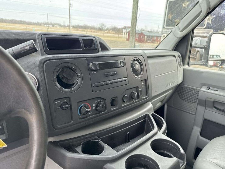 2018-ford-e450-image-24