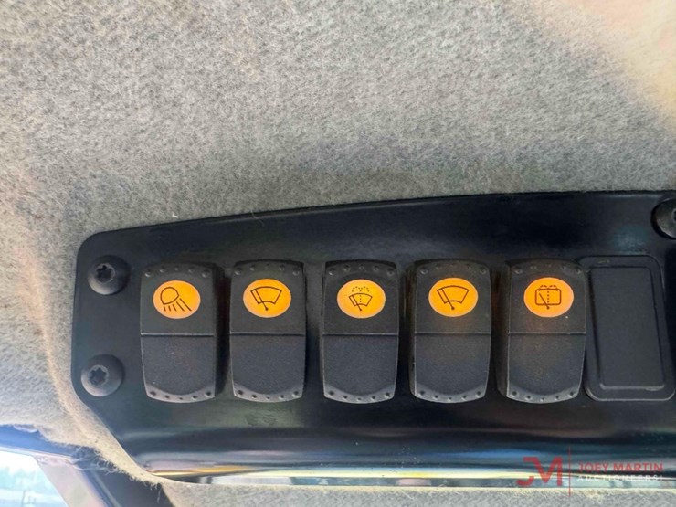 2017-caterpillar-d6k2-lgp-image-26