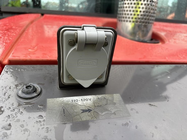 2016-manitou-ms130t-enc-cab-forklift-image-29