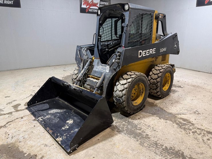 2017-deere-324e-image-2