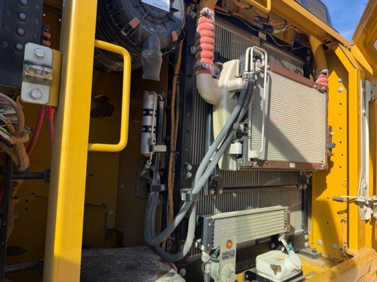 caterpillar-323fl-image-12