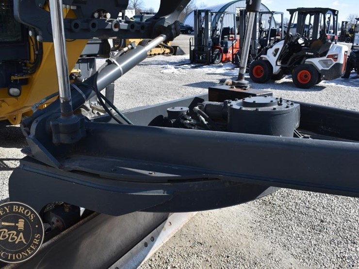 2013-deere-770g-image-17