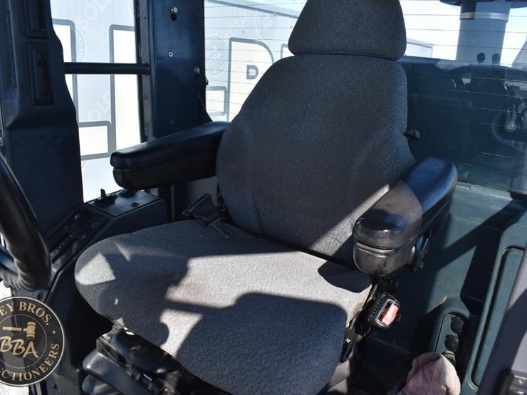 2013-deere-770g-image-32