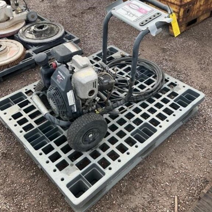 SIMPSON GAS POWERED PRESSURE WASHER