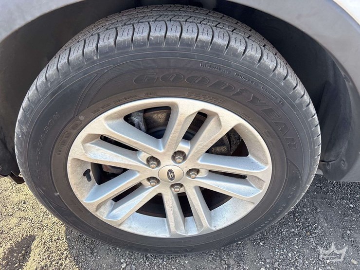 2015-ford-explorer-image-22