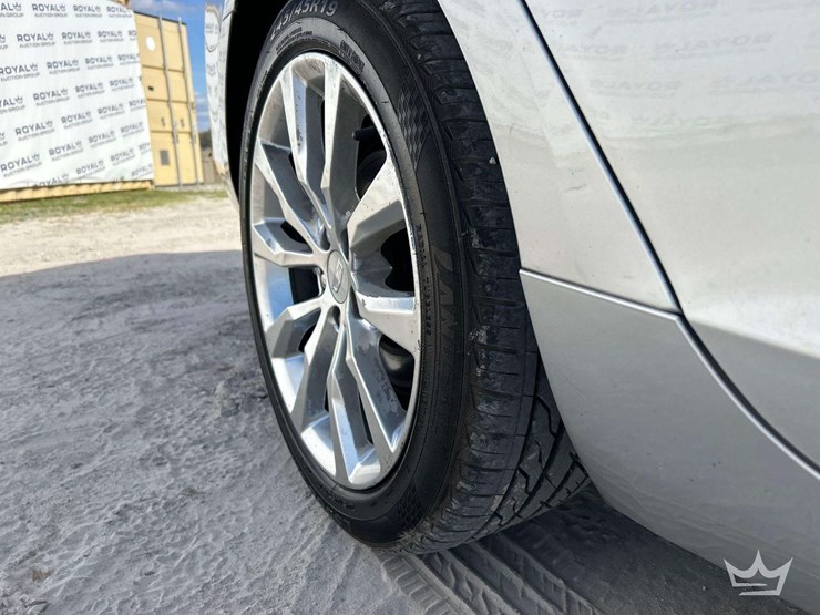 2016-cadillac-xts-sedan-image-29