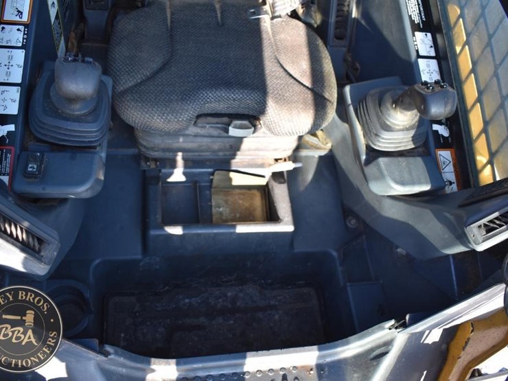 2015-deere-323e-image-39