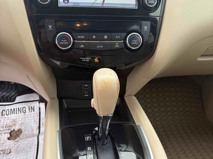 2014-nissan-rogue-sl-image-16