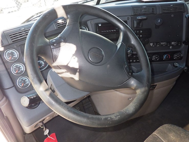 2020-freightliner-cascadia-125-image-19