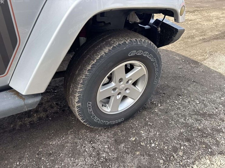 2011-jeep-wrangler-image-12