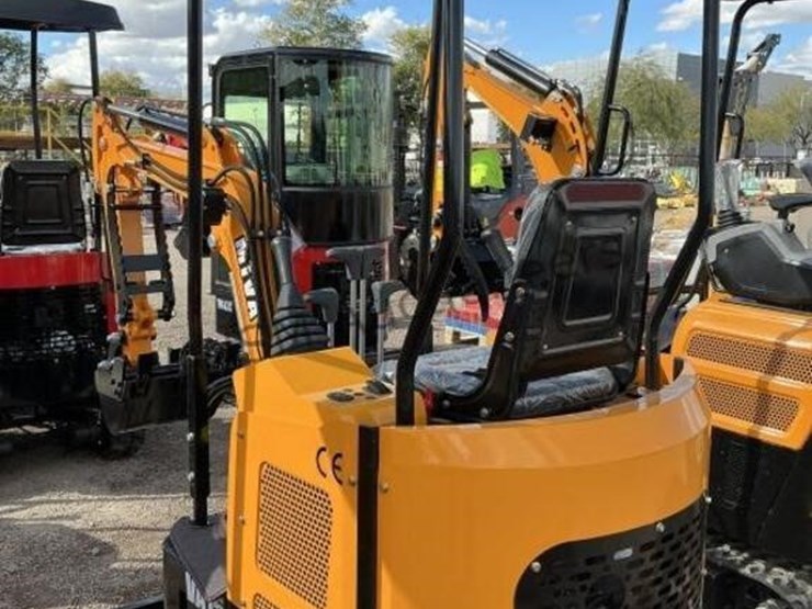 2025-miva-va15-mini-excavator-image-3