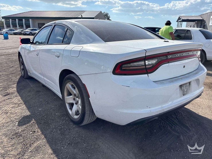 2017-dodge-charger-sedan-image-4