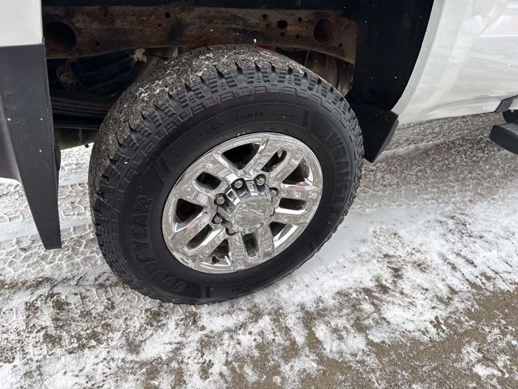 2016-chevrolet-silverado-2500hd-lt-image-10