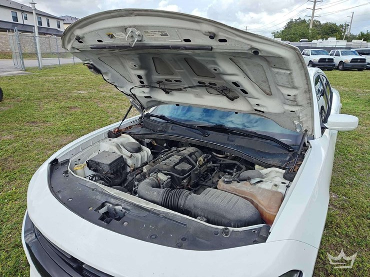 2015-dodge-charger-sedan-image-5