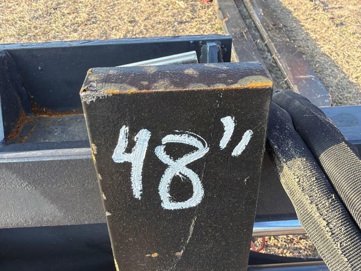 48"-hydraulic-forks-skid-steer-attachment-image-4