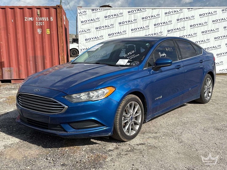 2017-ford-fusion-hybrid-sedan-image-1