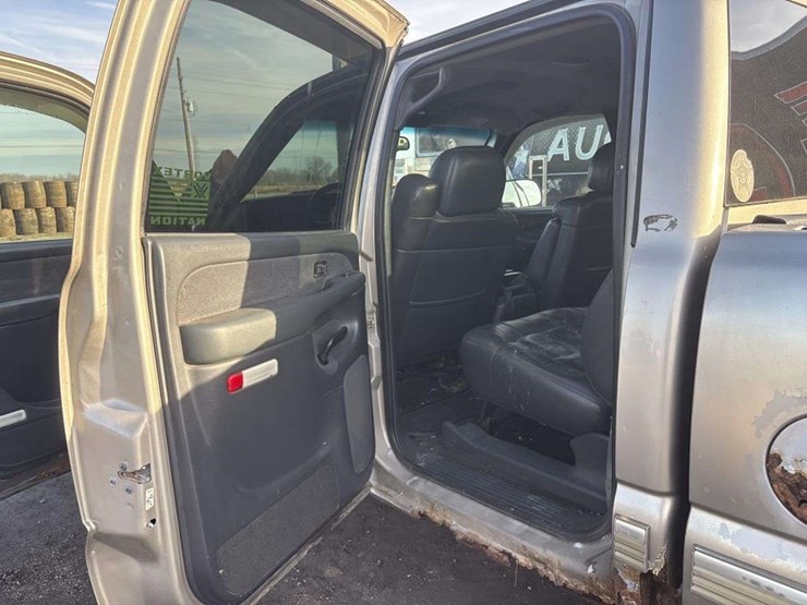 2002-chevrolet-silverado-2500hd-image-14