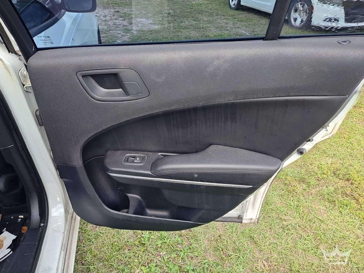 2017-dodge-charger-sedan-image-9