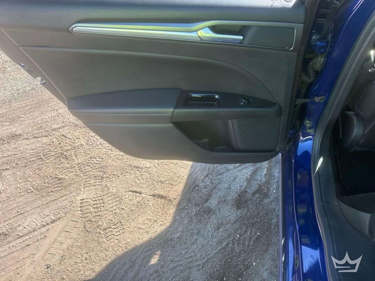 2016-ford-fusion-titanium-sedan-image-18