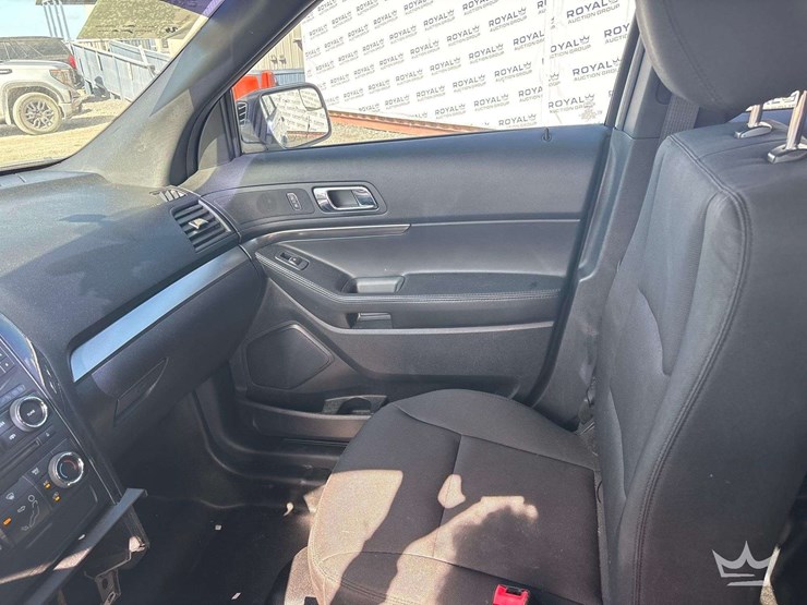 2018-ford-explorer-image-16