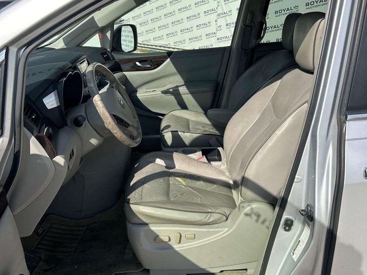 2014-nissan-quest-image-12