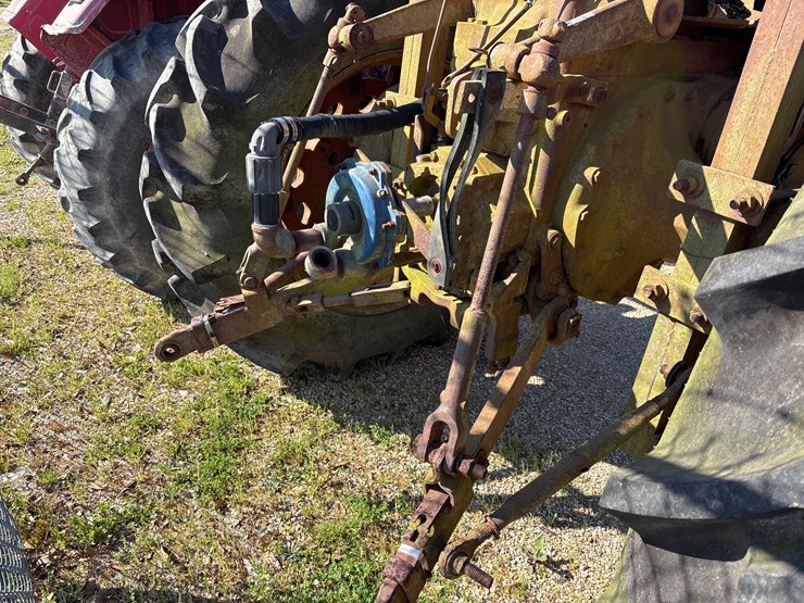 international-806-image-4